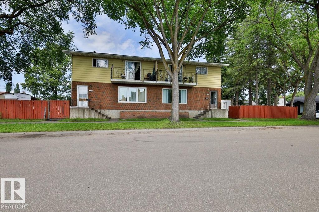 8704 8708 117 Av Nw Nw, Edmonton