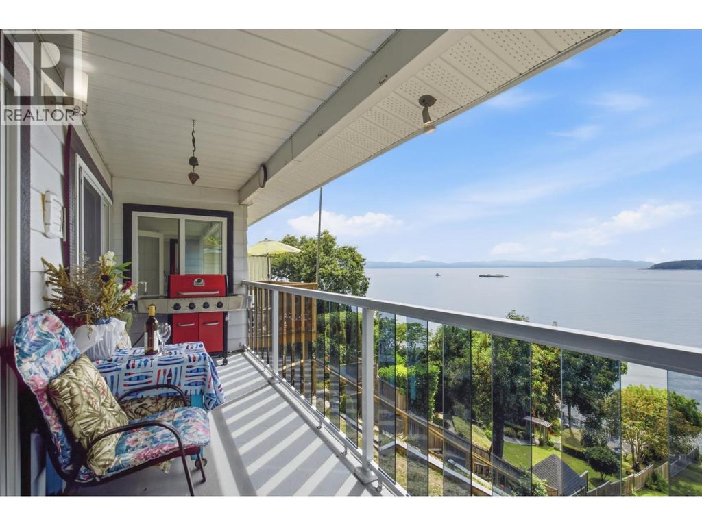 5223 Sunshine Coast Highway, Sechelt