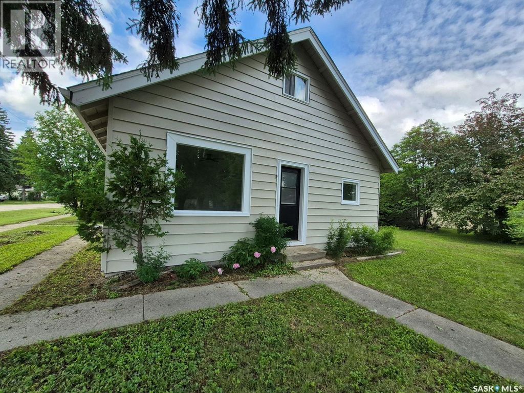 310 Main Street, White Fox