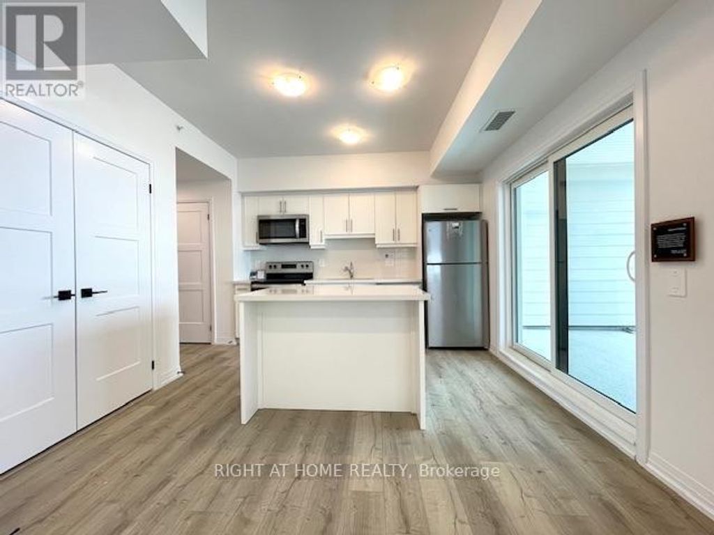 102 - 15 Kneeshaw Drive, Barrie