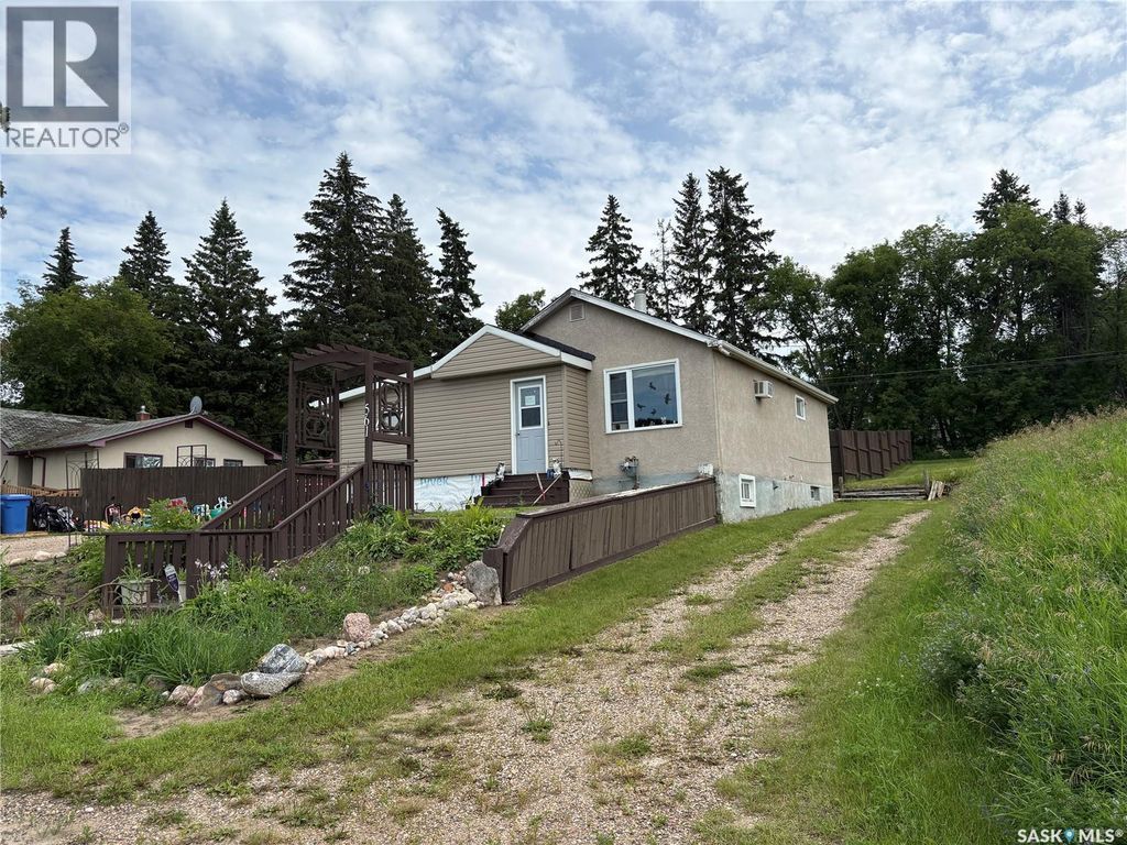 561 18th Street E, Prince Albert