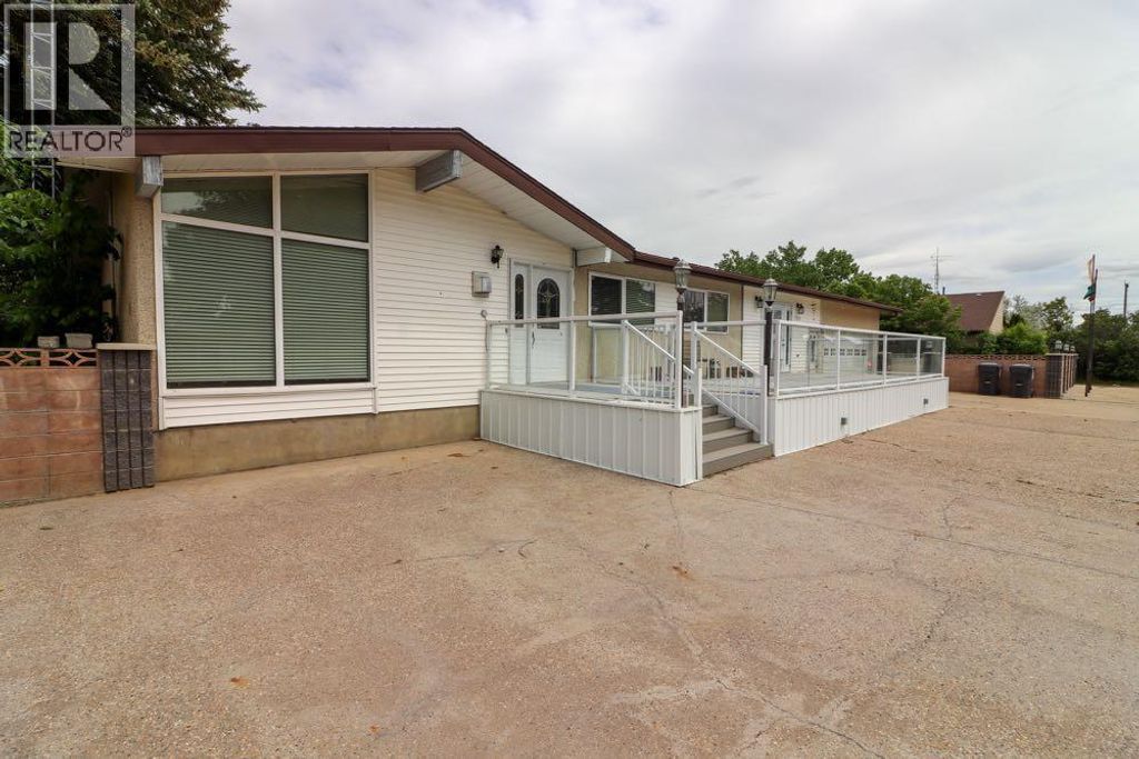 209 2 Avenue, Burdett