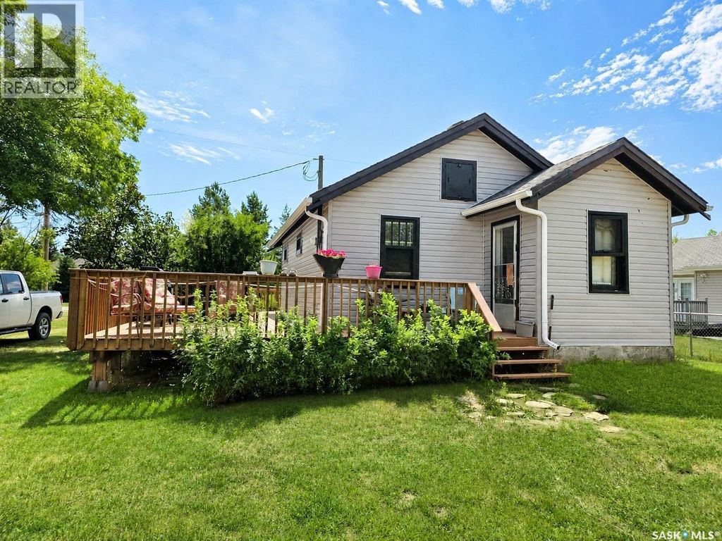 460 Mistusinne Crescent, Mistusinne