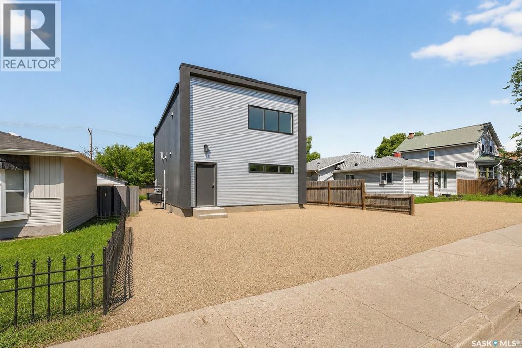 424 9th Avenue W, Moose Jaw
