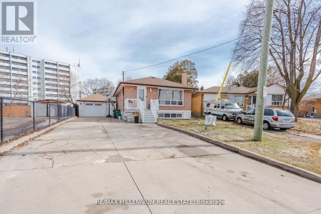 13 Cumberland Drive, Brampton (brampton North)