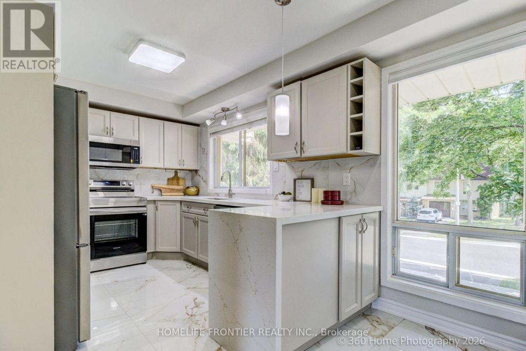 92 Poplar Crescent W, Aurora (aurora Highlands)