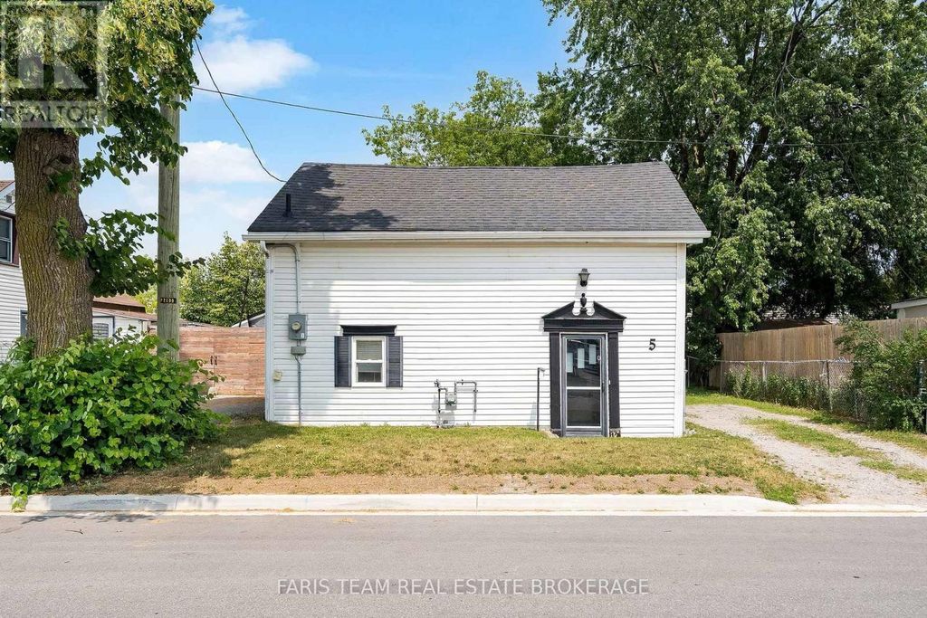 5 Robert Street, Barrie (400 North)