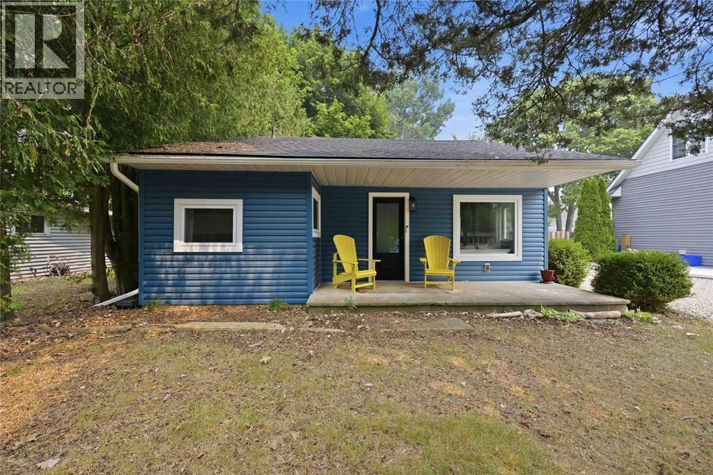 6366 London Road, Lambton Shores