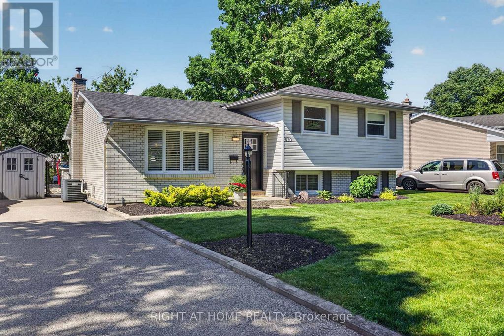 670 Glengyle Crescent, London North (north H)