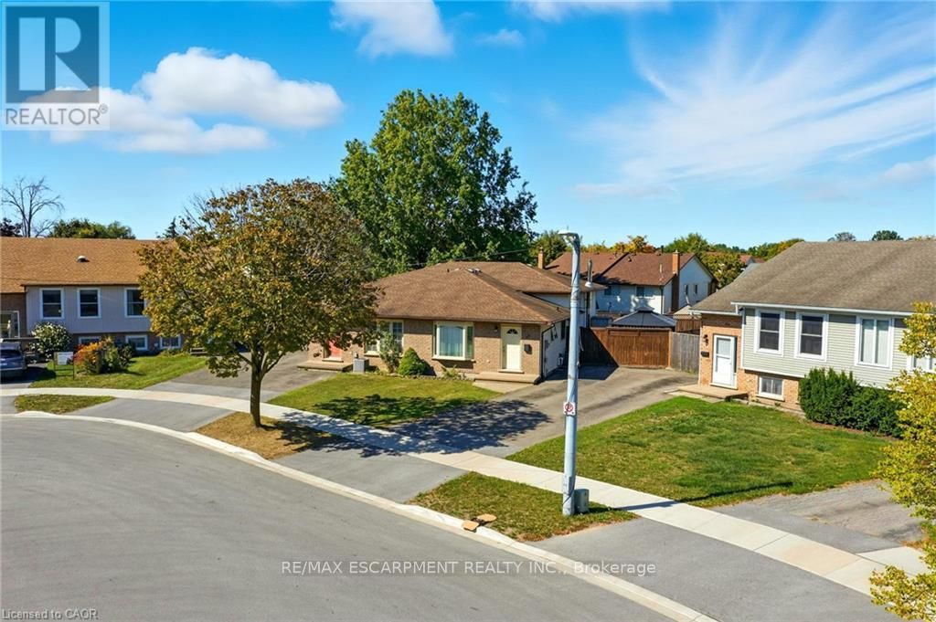 30 Rainbow Court, Welland (broadway)