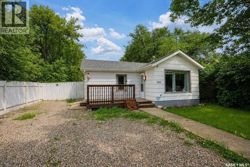 748 5th Street E, Prince Albert