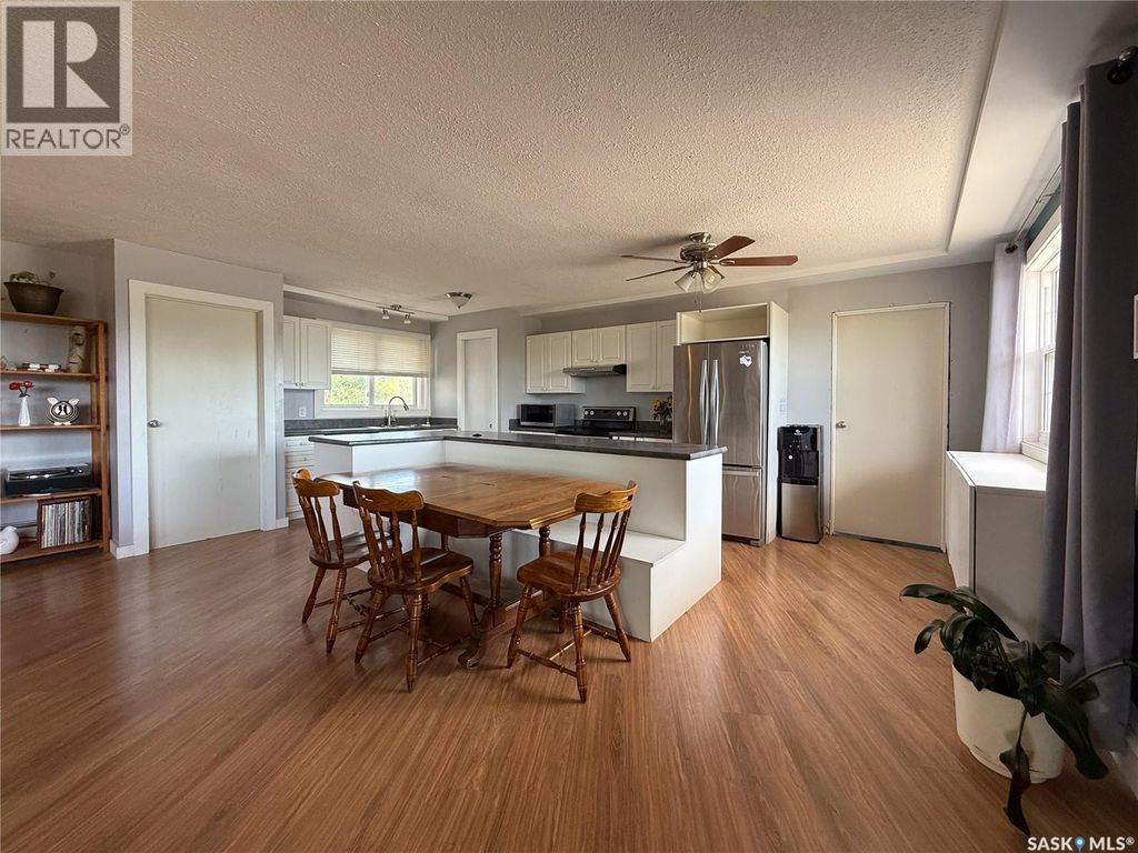 223 2nd Avenue E, Frontier