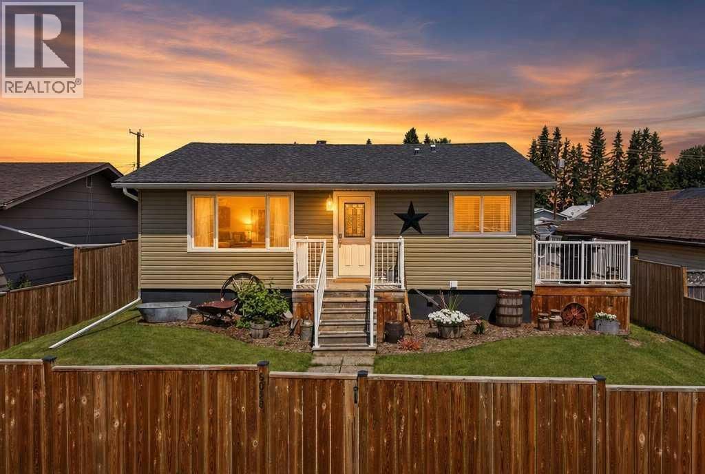 5028 48 Avenue, Caroline