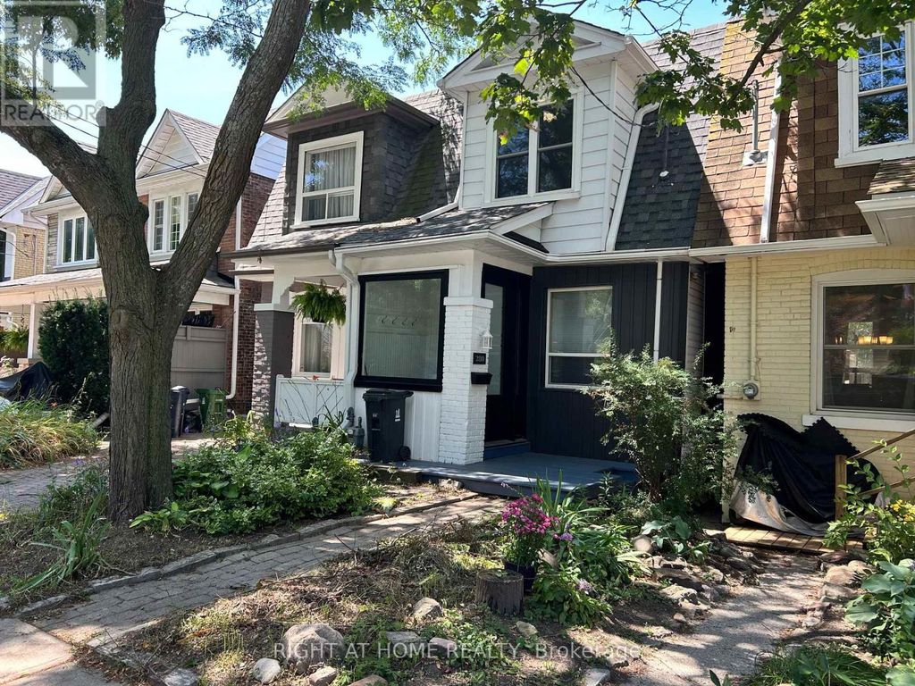 280 Kenilworth Avenue, Toronto (the Beaches)
