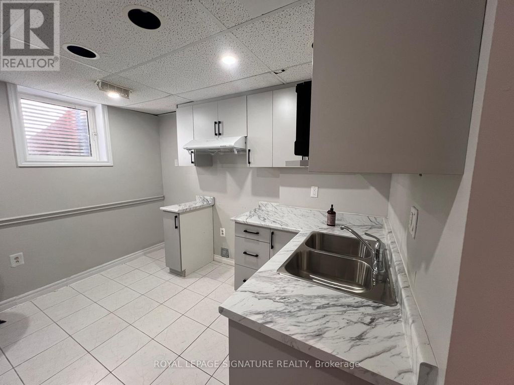 Bsmt - 23 Princess Boulevard, Grimsby (grimsby Beach)