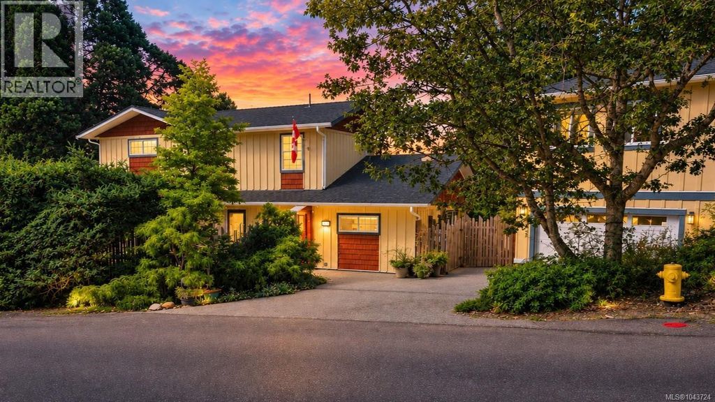 3259 Dolphin Dr, Nanoose Bay