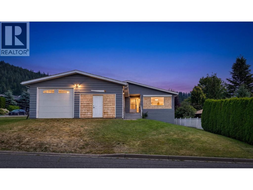 614 16th Avenue N, Creston