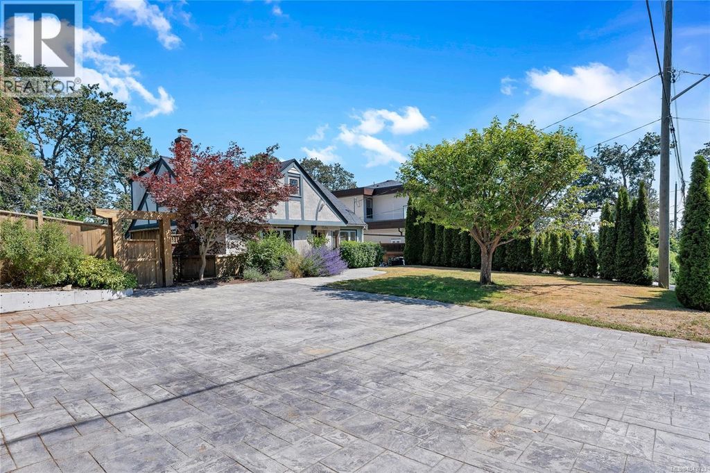 1514 Shorncliffe Rd, Saanich