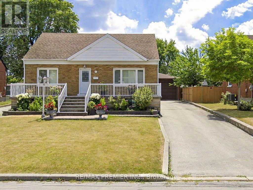 7 Mayall Avenue, Toronto (downsview-Roding-Cfb)