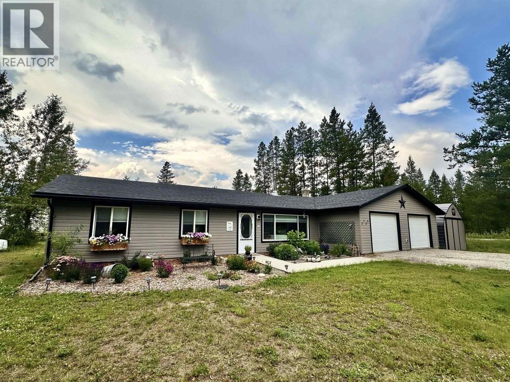 2725 Tamarack Road, Valemount