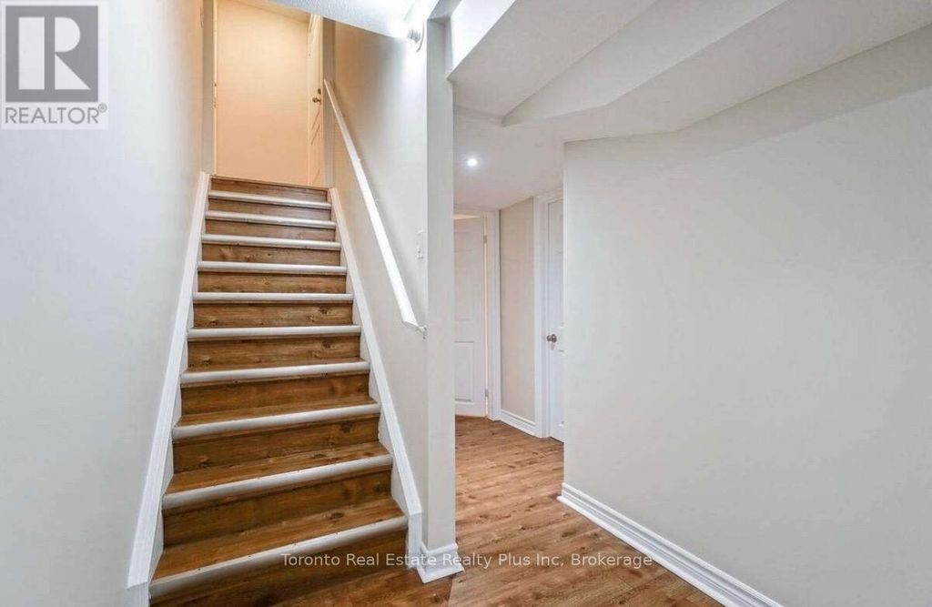 #lower - 42 Crystalview Crescent, Brampton (bram East)