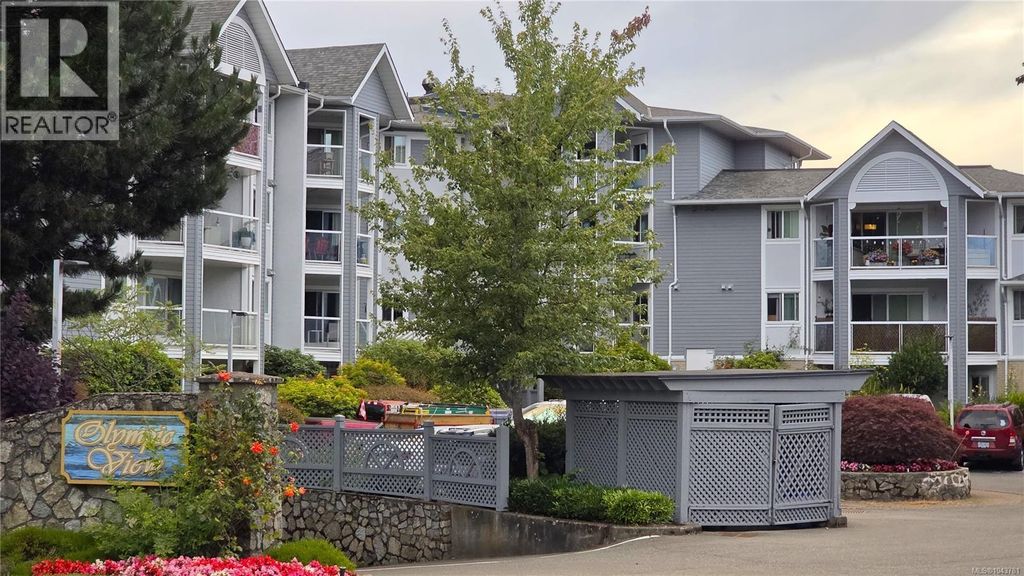 108 3206 Alder St, Saanich