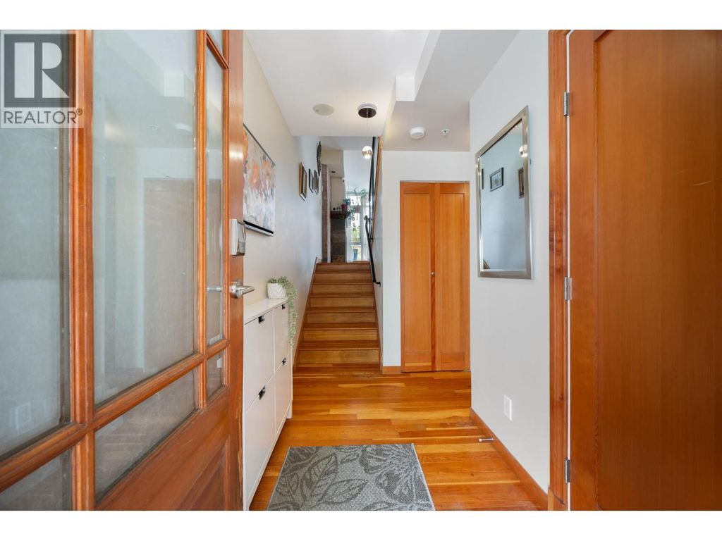 114 8 Renaissance Square, New Westminster