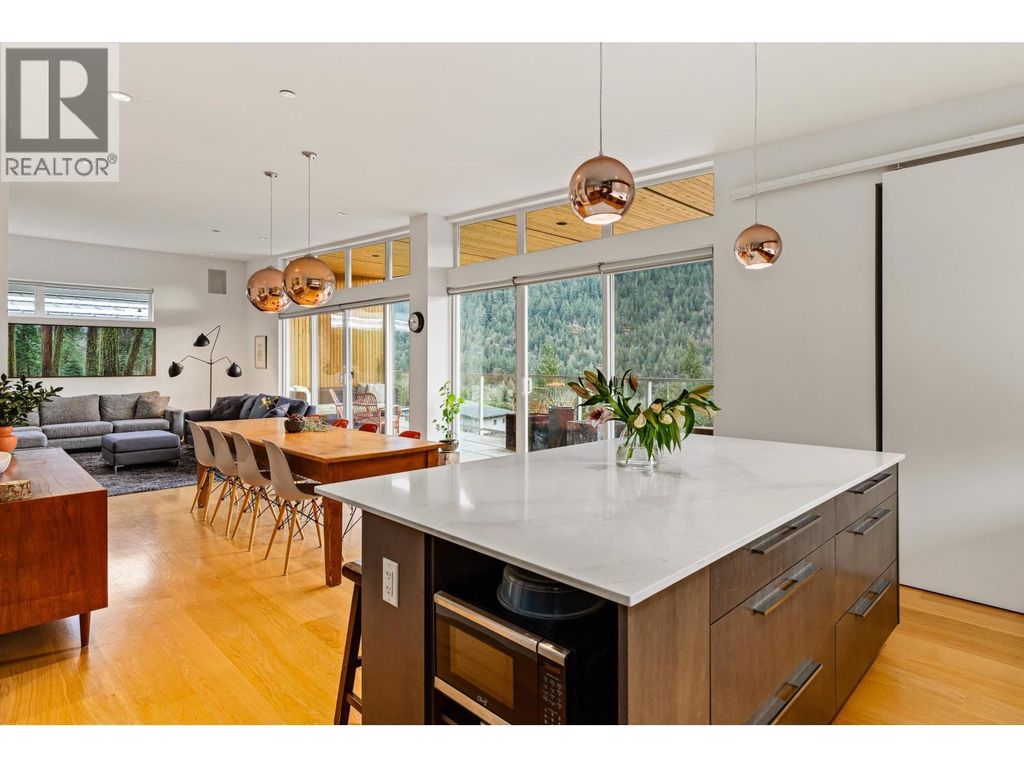 38555 Sky Pilot Drive, Squamish