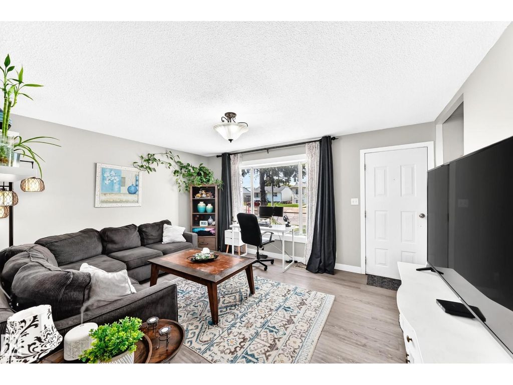 9911 163 St Nw, Edmonton