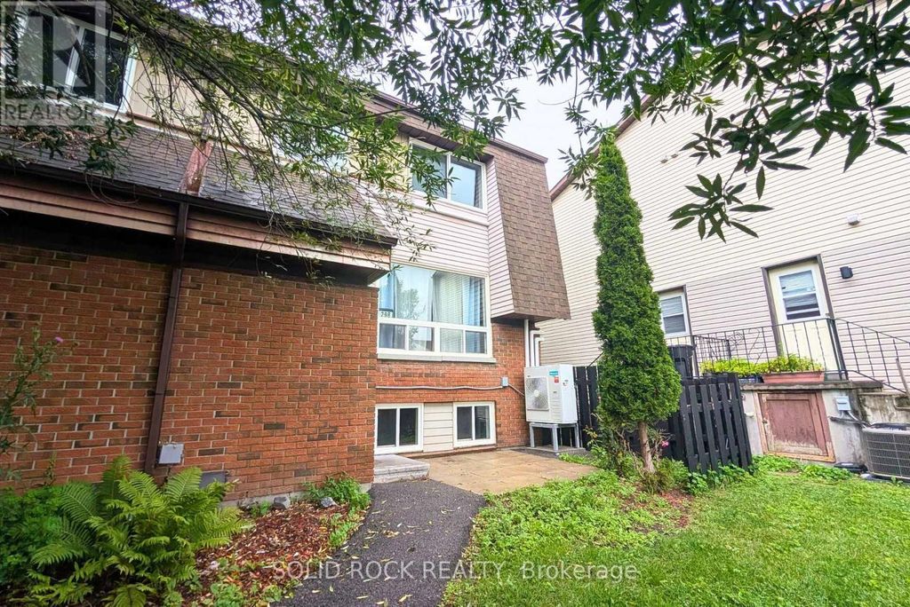 B - 29 Woodvale Green Drive, Ottawa