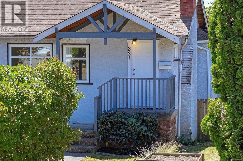 881 Leslie Dr, Saanich