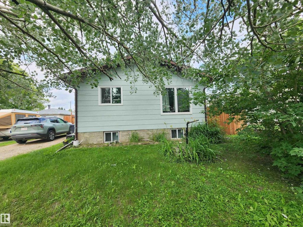 4806 52 Av, Elk Point