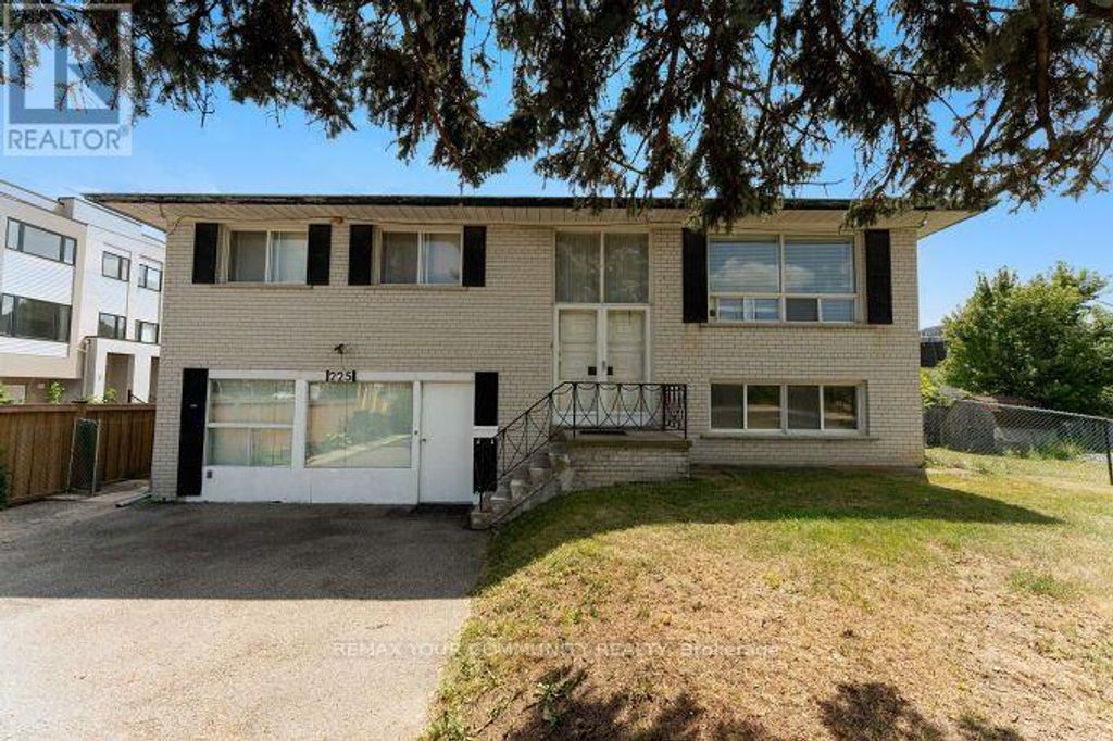 225 16th Avenue, Richmond Hill (langstaff)