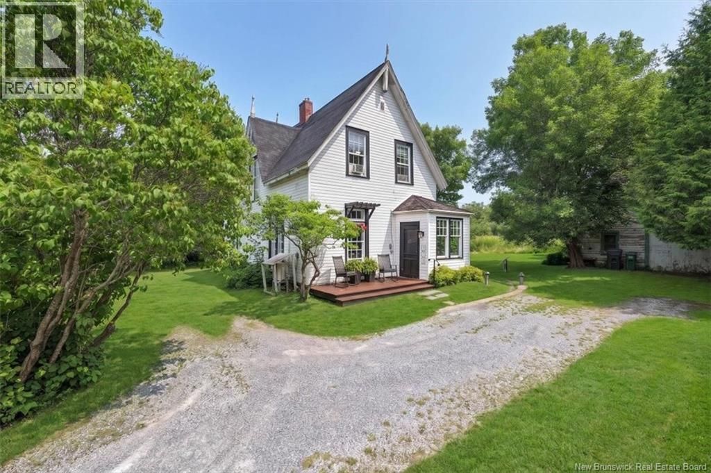 62 Dutch Point Road, Hampton