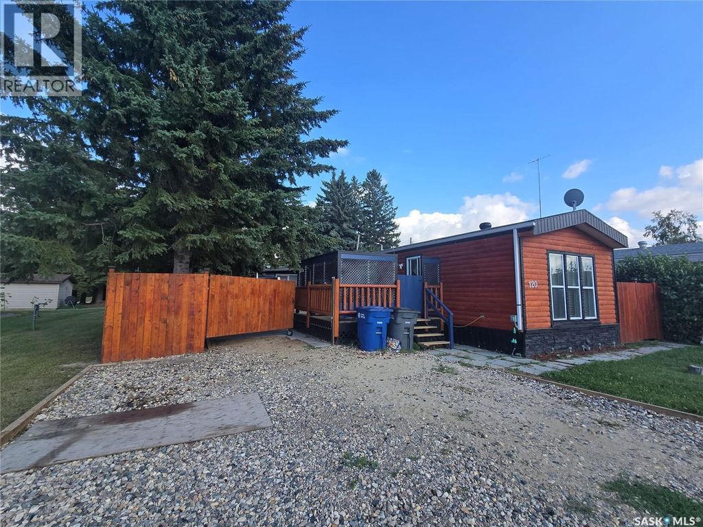 120 3rd Street W, Glenavon