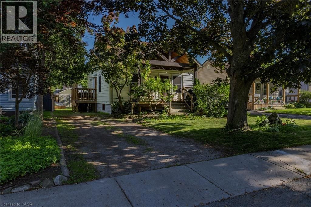 15 Spencer Avenue, Dundas