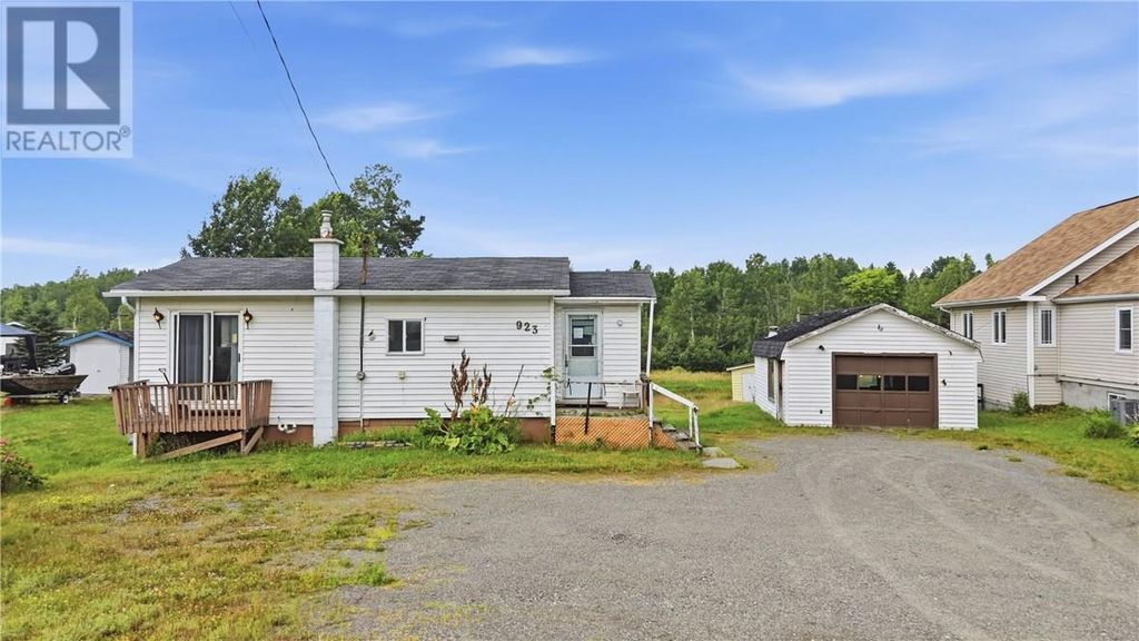 923 Highway 17 E, Wahnapitae