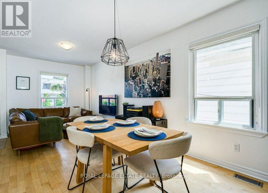 82 August Avenue, Toronto (oakridge)