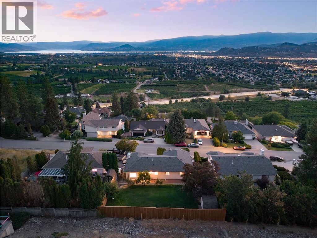 877 Toovey Road, Kelowna