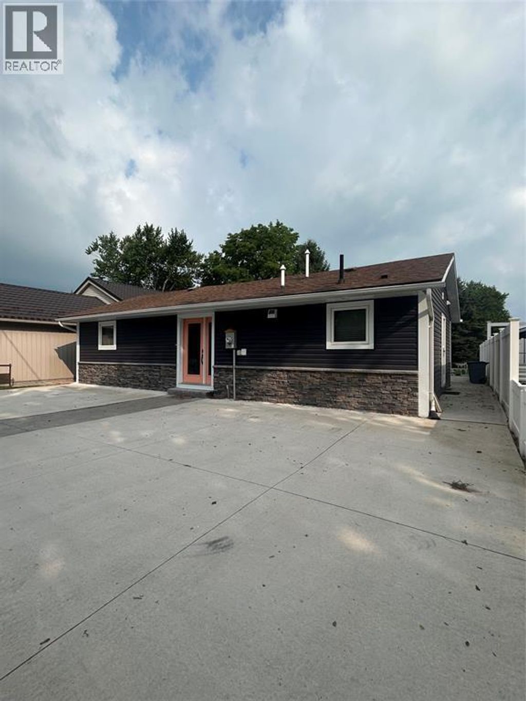 3716 Beverly Glen Road, Plympton-Wyoming
