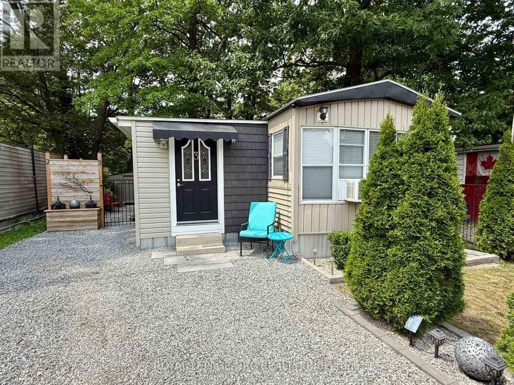 3 - 2600 Montrose Road, Niagara Falls (mt. Carmel)