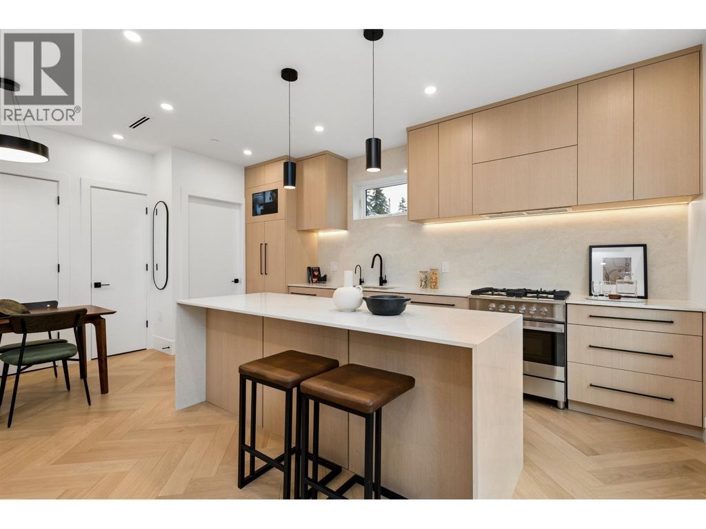 1 3639 E 46th Avenue, Vancouver