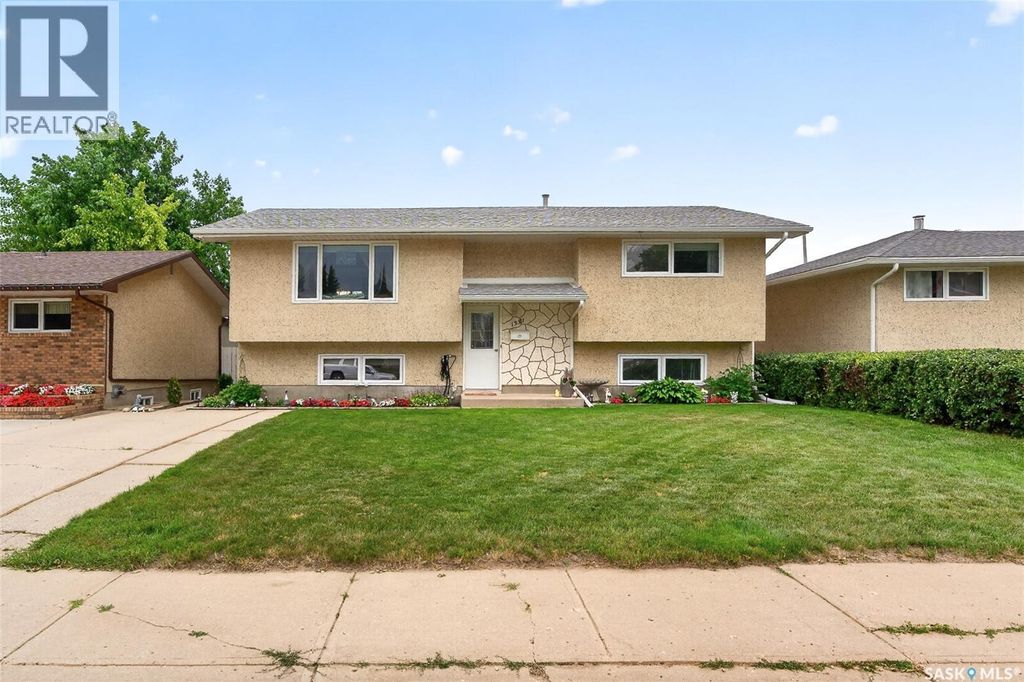 1331 Athabasca Street W, Moose Jaw