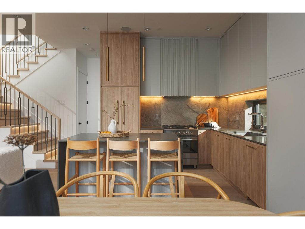 1 2684 Oxford Street, Vancouver