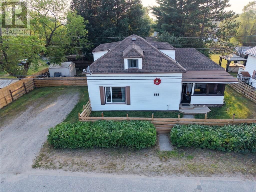 415 Wood Street, Espanola