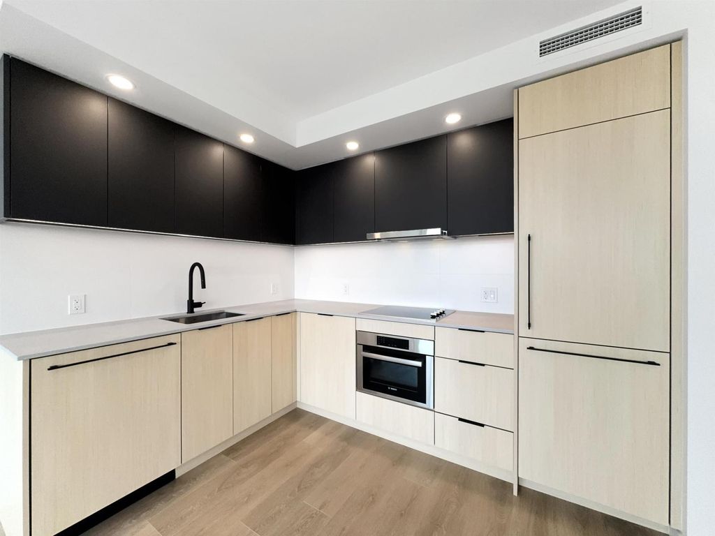 29xx 13738 Central Avenue, Surrey