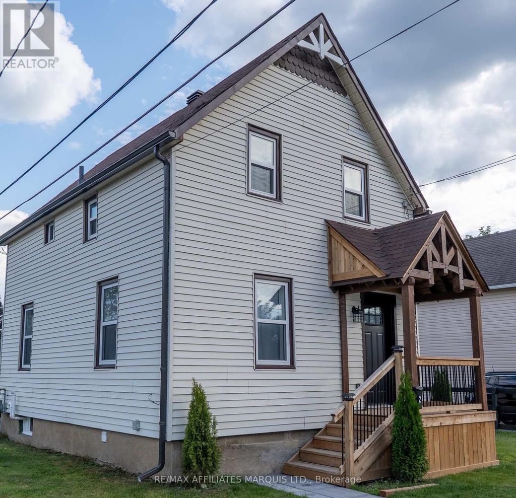 2 Whitehead Avenue, Cornwall