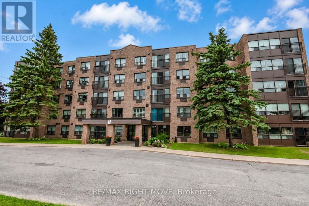 306 - 54 Fittons Road W, Orillia