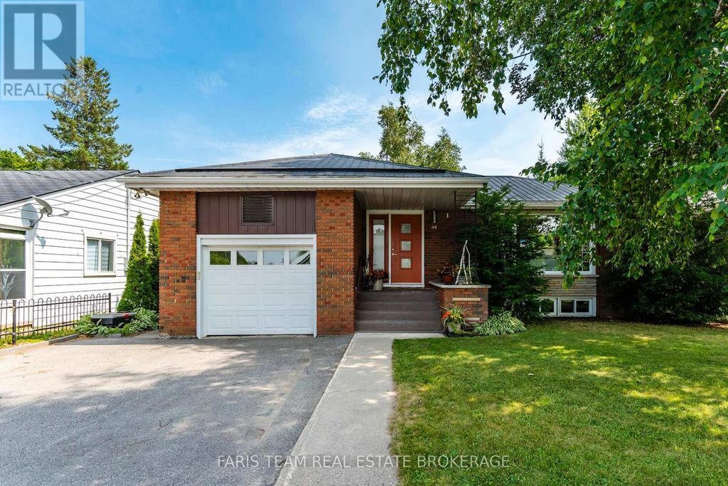 44 Jeffery Street, Penetanguishene