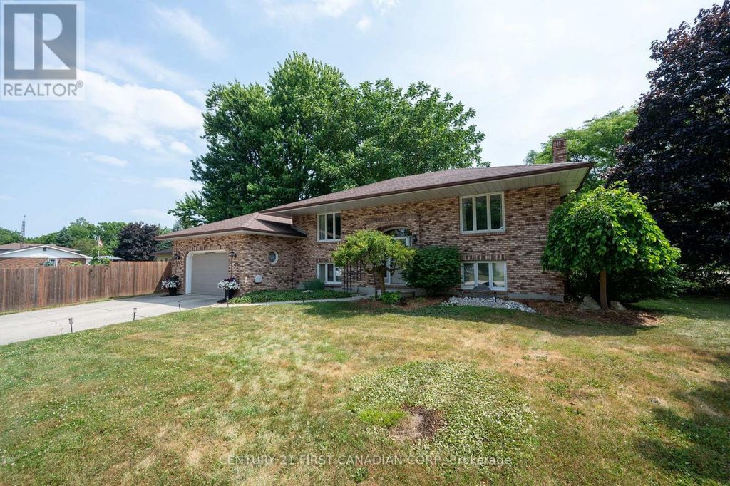 11 Water Street, Lambton Shores (forest)